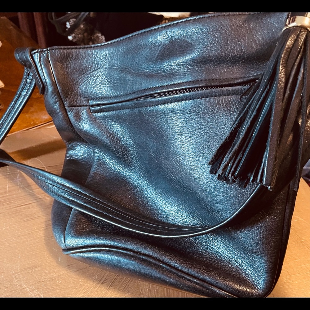 Black leather crossbody/shoulder bag, medium measures 9x8 - Picture 5 of 10